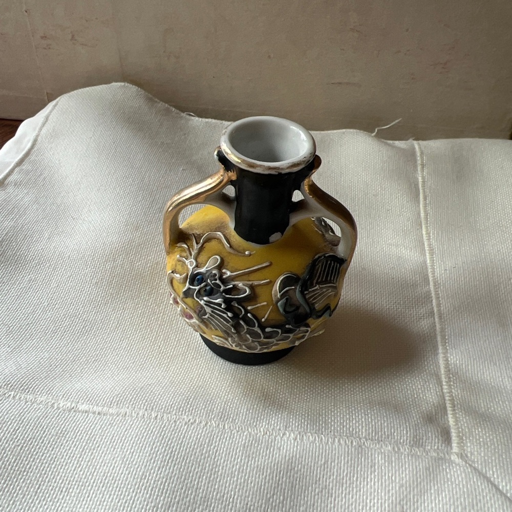 Miniature  2 1/2"  Tall Yellow/Black Moriage Dragon Ware Vase